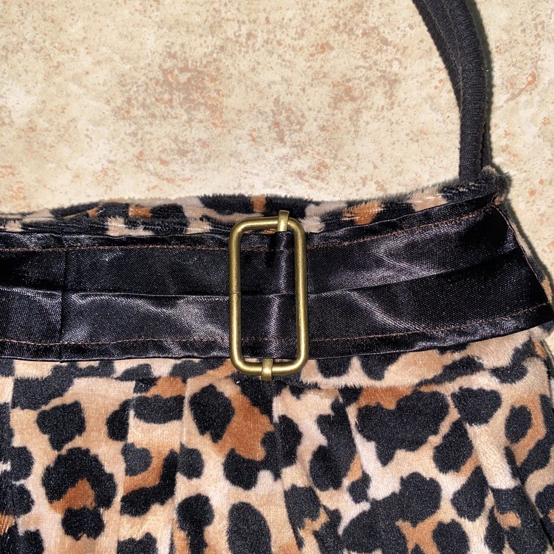 Handmade Leopard Buttercup Bag | Ellis Button Bag | Harbour Bag – y2k, grunge, alt, coquette, pinterest (Category: Shoulder Bags) located in Angeles City. Submitted by sewnkissed (Listing ID 1438786203, Image 2). Description: 📌 READ DESCRIPTION FIRST: 𝗛𝗮𝗻𝗱𝗺𝗮𝗱𝗲 𝗟𝗲𝗼𝗽𝗮𝗿𝗱 𝗕𝘂𝘁𝘁𝗲𝗿𝗰𝘂𝗽 𝗕𝗮𝗴 | 𝗘𝗹𝗹𝗶𝘀 𝗕𝘂𝘁𝘁𝗼𝗻 𝗕𝗮𝗴 Price: ₱ 200 + sf (depends on your location) Size: ╰┈➤ length: 12 inches ╰┈➤ width: 6.5 inches 𑣲 Has a po