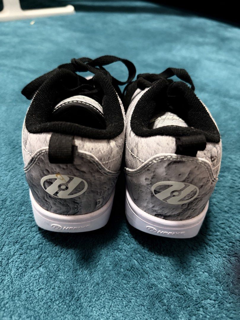 Heelys Shoes Kids with bottom wheels (Category: Babies & Kids Fashion) located in Paranaque City. Submitted by jla.closet (Listing ID 1438769244, Image 3). Description: Size US 2Y UK 1 EUR 33 From the US No box .