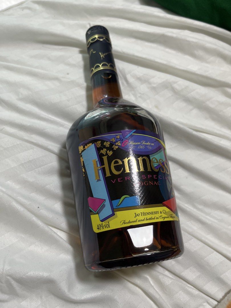 Hennessy Very Special Cognac Limited Edition (Category: Beverages) located in Manila. Submitted by alb5d63 (Listing ID 1438837095, Image 2). Description: HENNESY X KAWS VS COGNAC Collaboration this cognac is already aged! This was released way back 2012! This is a good collection for KAWS X HENNESY DRINKER LIKE ME! There is no box since this is a Promotional Raffle Release by HENNESY during in the Exclusive Launch Event for the Lucky Guest In Twi