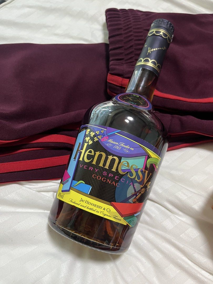Hennessy Very Special Cognac Limited Edition (Category: Beverages) located in Manila. Submitted by alb5d63 (Listing ID 1438837095, Image 1). Description: HENNESY X KAWS VS COGNAC Collaboration this cognac is already aged! This was released way back 2012! This is a good collection for KAWS X HENNESY DRINKER LIKE ME! There is no box since this is a Promotional Raffle Release by HENNESY during in the Exclusive Launch Event for the Lucky Guest In Twi