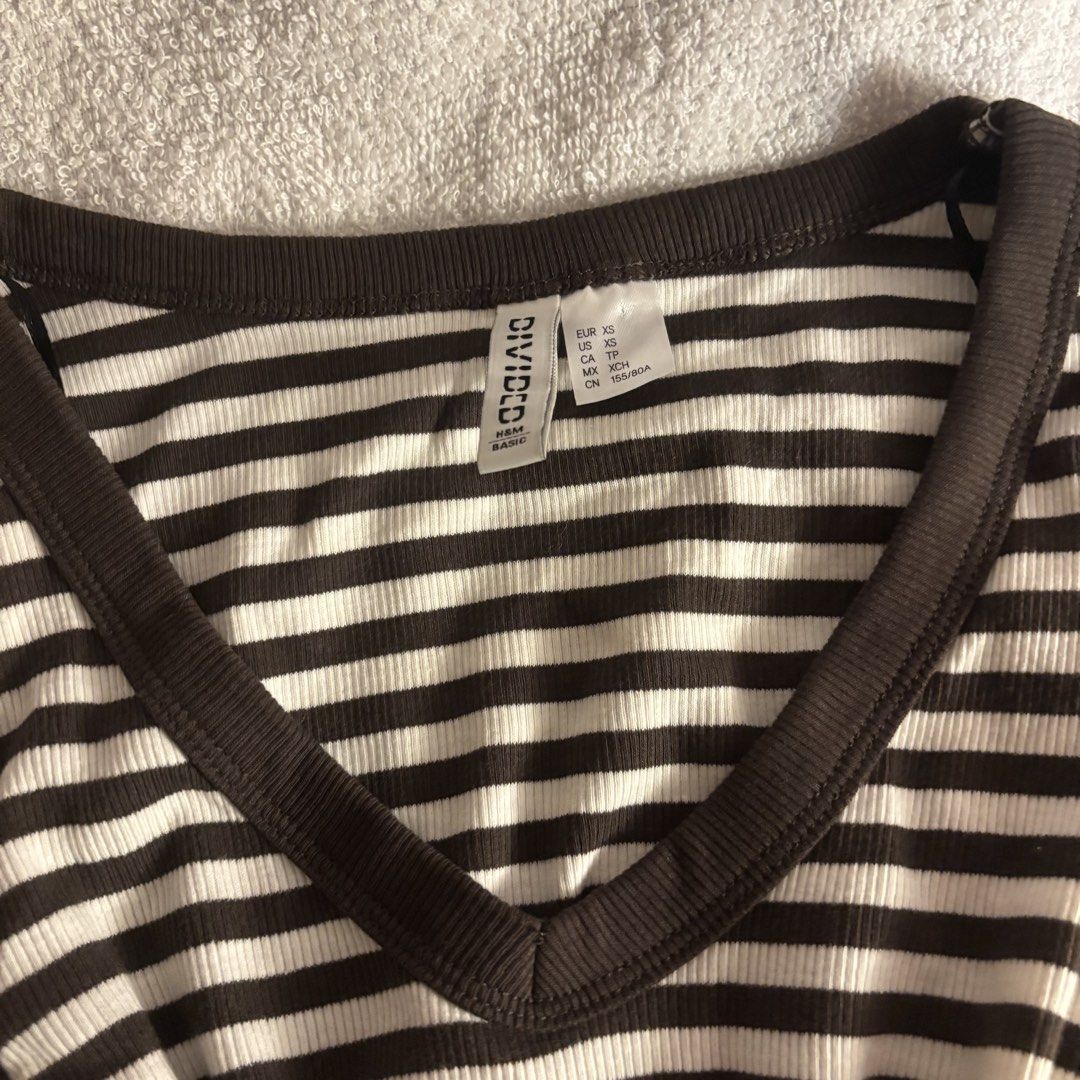 H&M brown stripe v neck long sleeve (Category: Longsleeves) located in Cagayan de Oro. Submitted by mayumi_333 (Listing ID 1438862224, Image 2). Description: ۶ৎ fits xs ۶ৎ personally owned never used ۶ৎ +sf shouldered by buyer 📍Mindanao 𝐩𝐥𝐞𝐚𝐬𝐞 𝐫𝐞𝐚𝐝 𝐛𝐞𝐥𝐨𝐰˚˖𓍢ִ໋❀ 🍒 𝓶𝓸𝓹: 𝓰𝓬𝓪𝓼𝓱 🍒 𝓶𝓸𝓭: 𝓳𝓷𝓽.