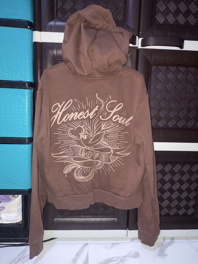 H&M Divided Brown Zip-Up Hoodie (Category: Coats, Jackets and Outerwear) located in Quezon City. Submitted by preloved_bysesiii (Listing ID 1438870019, Image 2). Description: 📍QC.