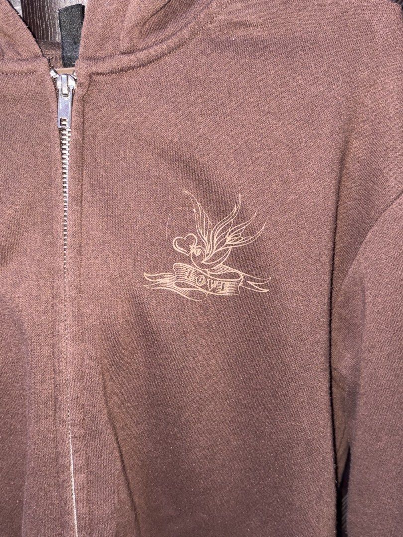 H&M Divided Brown Zip-Up Hoodie (Category: Coats, Jackets and Outerwear) located in Quezon City. Submitted by preloved_bysesiii (Listing ID 1438870019, Image 3). Description: 📍QC.
