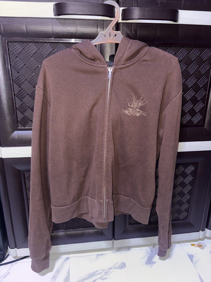 H&M Divided Brown Zip-Up Hoodie (Category: Coats, Jackets and Outerwear) located in Quezon City. Submitted by preloved_bysesiii (Listing ID 1438870019, Image 1). Description: 📍QC.