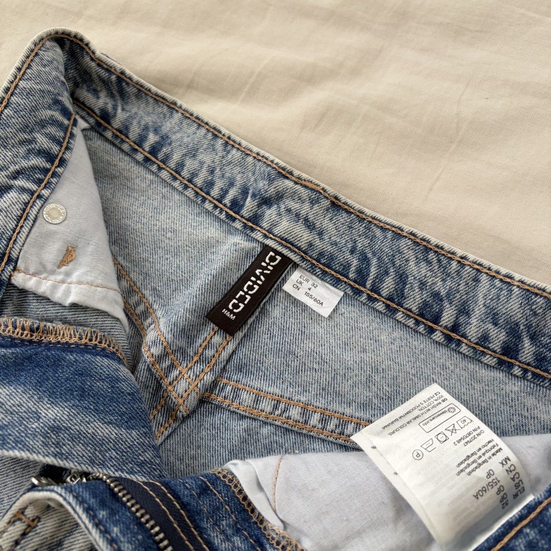 H&M DIVIDED Distressed Denim Skirt (Category: Skirts) located in San Pedro. Submitted by mossailer (Listing ID 1438744271, Image 2). Description: .