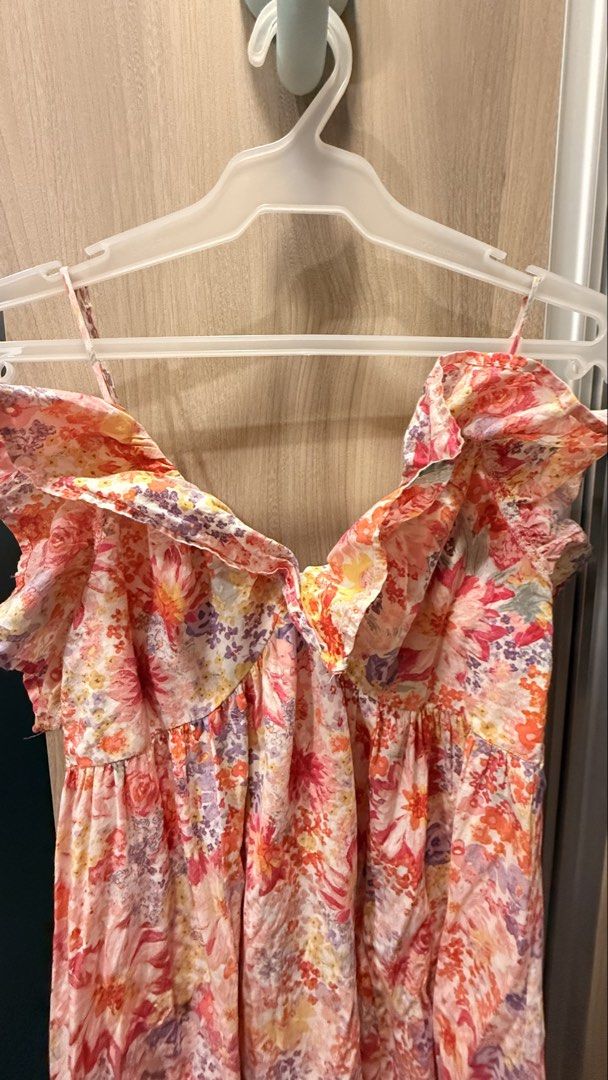 H&M Floral Ruffle Dress (Category: Dresses) located in Mandaluyong City. Submitted by prelovedbygaba (Listing ID 1438838053, Image 2). Description: - H&M floral dress - Size: S - Features: - Spaghetti straps - Ruffle detailing - Flattering neckline - Lightweight and comfortable - Perfect for casual outings and summer gatherings.