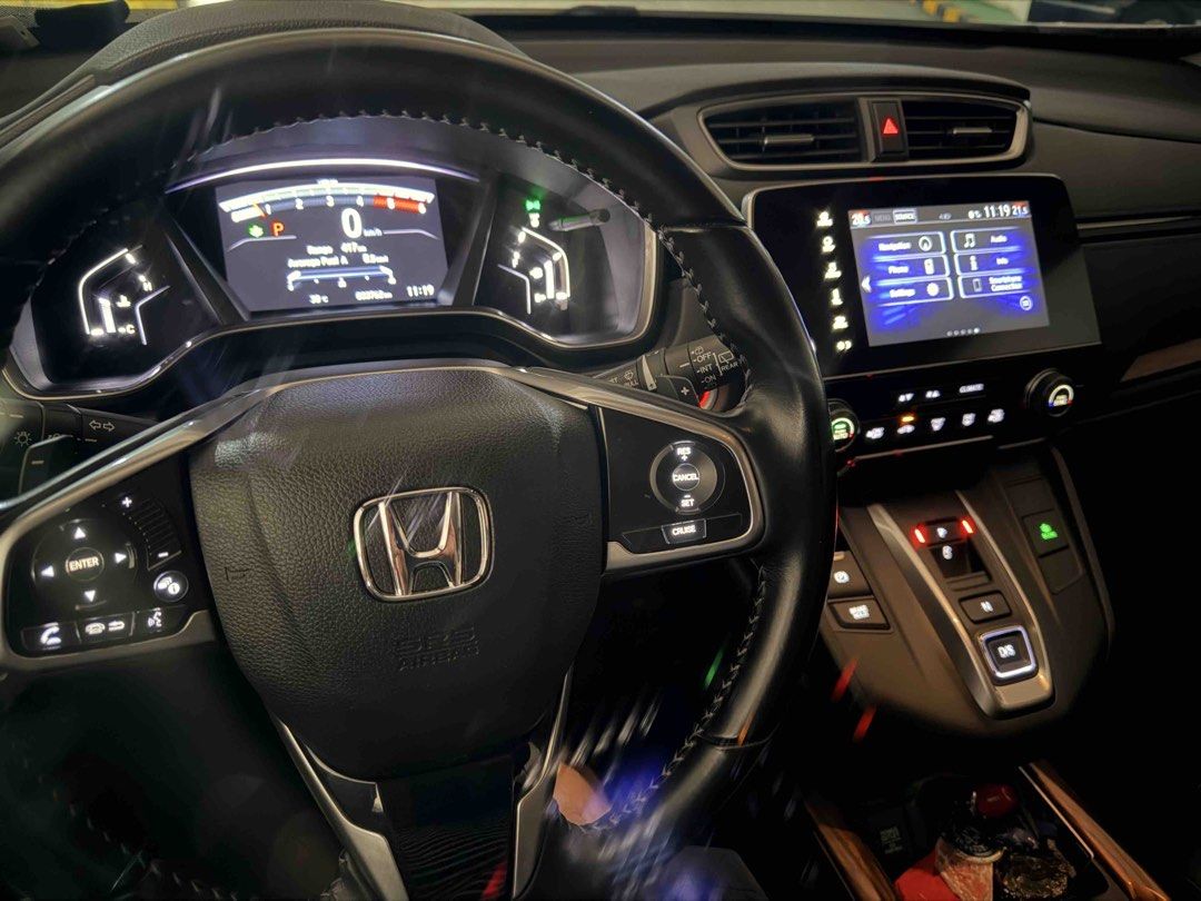 Honda CR-V 1.6 S Auto (Category: Used Cars) located in Pasig City. Submitted by valentines.closet (Listing ID 1438860202, Image 2). Description: Honda CRV 1.6 S Year model: 2018 P850,000 33k mileage Automatic Diesel Friday coding 1st owner All original Location: Ortigas Center, Pasig City.