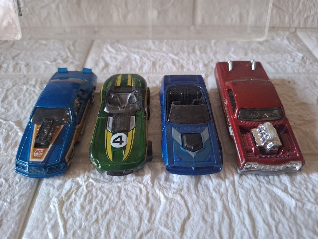 Hotwheels assorted loose (Category: Toys & Games) located in Narvacan. Submitted by jigger85_2ndaccount (Listing ID 1438745730, Image 2). Description: Hotwheels assorted loose mint 80 non mint 70.
