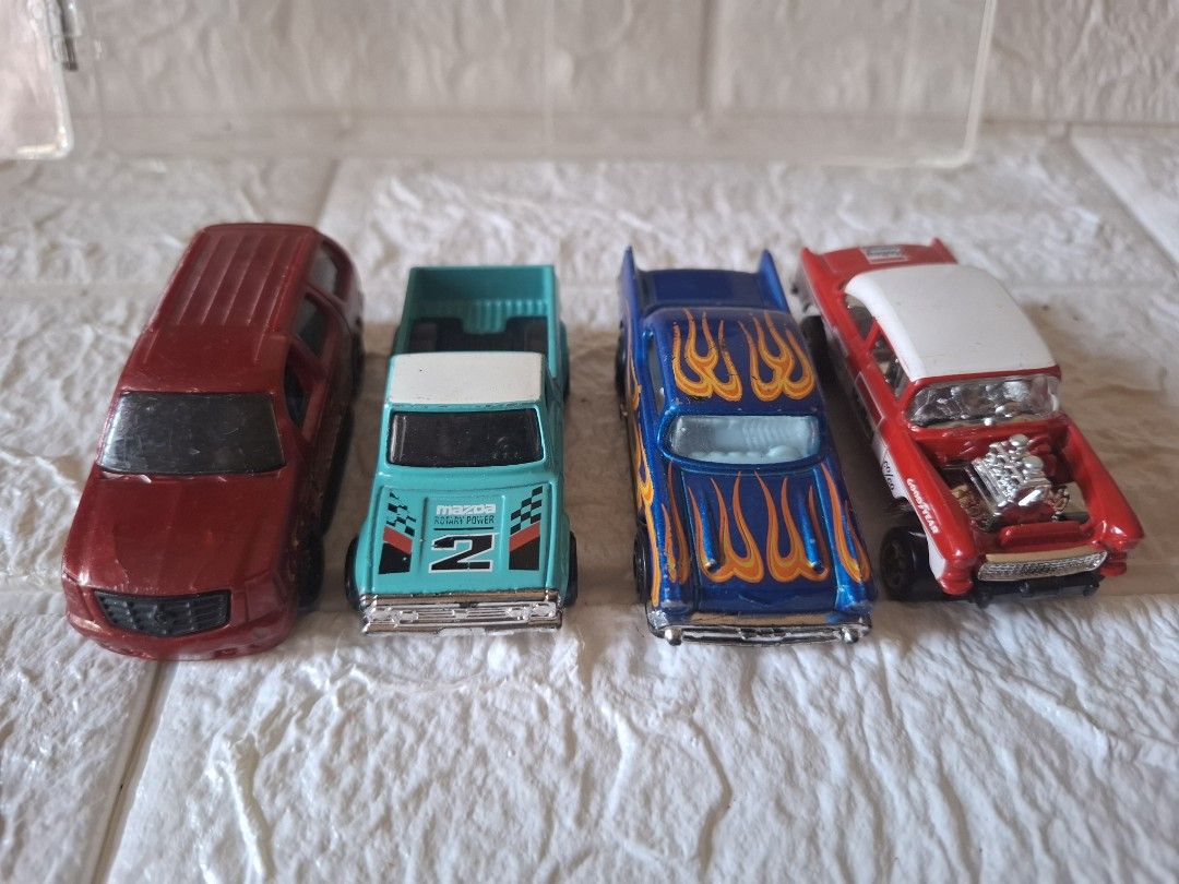 Hotwheels assorted loose (Category: Toys & Games) located in Narvacan. Submitted by jigger85_2ndaccount (Listing ID 1438746953, Image 2). Description: Hotwheels assorted loose mint 80 non mint 70.