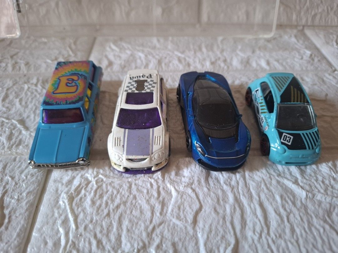 Hotwheels assorted loose (Category: Toys & Games) located in Narvacan. Submitted by jigger85_2ndaccount (Listing ID 1438746953, Image 3). Description: Hotwheels assorted loose mint 80 non mint 70.
