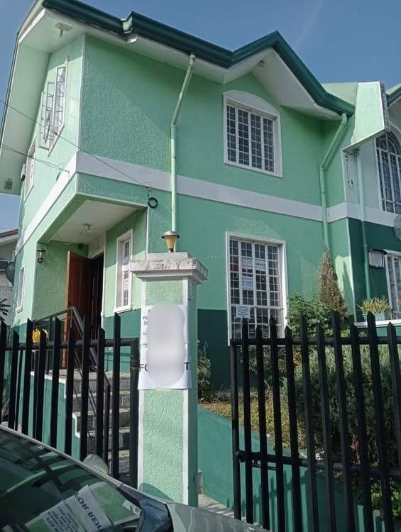 HOUSE FOR SALE ( GEN TRIAS) (Category: Apartments & Condos) located in Kawit. Submitted by mariefonda (Listing ID 1438756916, Image 1). Description: From 4.5million to 3.9million!!! ( Sobrang mura na po!) Location: Governor's hill General Trias Cavite -bagong bago hindi na natirhan ng may ari, nasa america na at wala na balak umuwi -clean title -corner lot -beside ng SNR GEN.TRIAS - 3 bed rooms - 2 toilet - open garage - 110 approx floor area Pm 