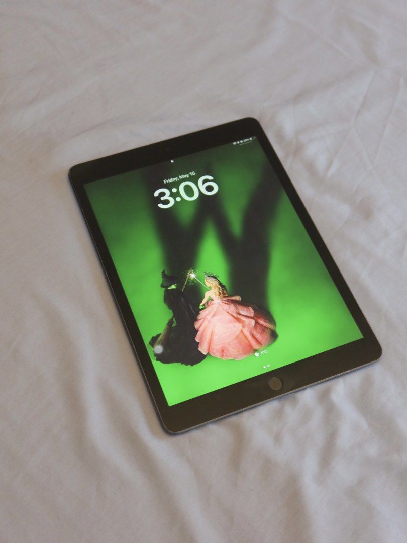 IPAD 64GB 9TH GEN (Category: iPad) located in Pasay City. Submitted by juliacchaves (Listing ID 1438795734, Image 2). Description: PHP 11 000 Ipad 9th gen 64GB Space grey 10.2-inch Retina display, the A13 Bionic chip 10/10 condition For pick up or meet up in Cebu or Cagayan de Oro.