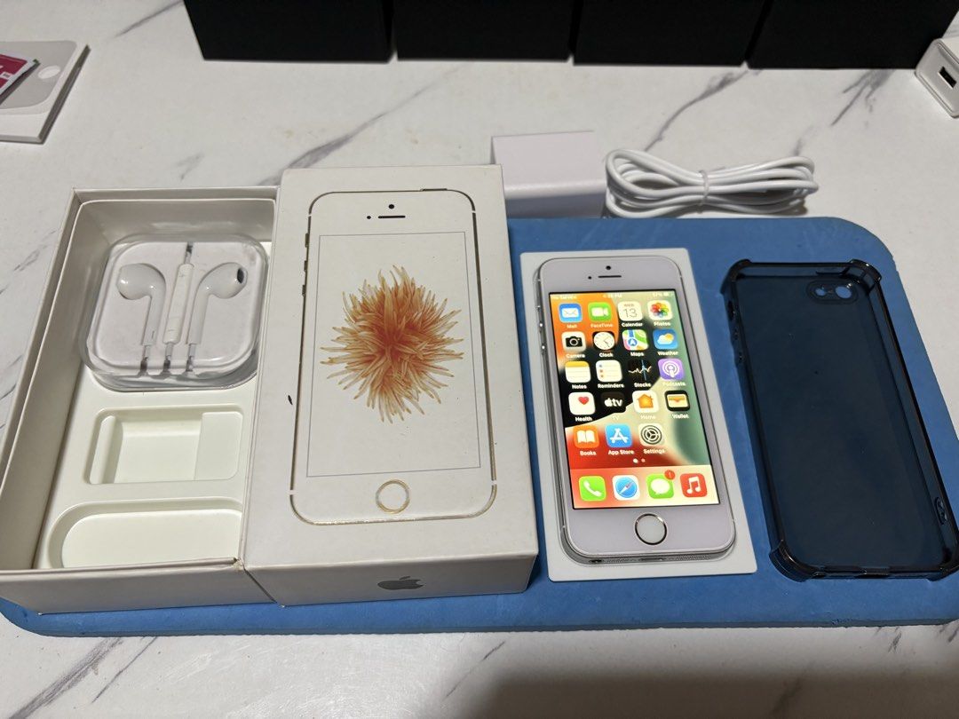 Iphone Se 1st Gen 128gb (Category: Others) located in Quezon City. Submitted by shawi_08 (Listing ID 1438846274, Image 1). Description: iPhone SE 128gb Unlock Sale😱😱😍🔥 90-95% smooth 128gb ₱5000 90% No Fingerprint ₱5500 90% w/FG 64gb ₱6000 95% No/FG ₱6500 95% w/FG simcard ====🍏🍏🍏==== Package: unit case earphone cord✅ Pre order units✅ 7days arrival Needs DP Colors Available : Rosegold / Silver / Space Gray No Issue! Working Everything Freebi
