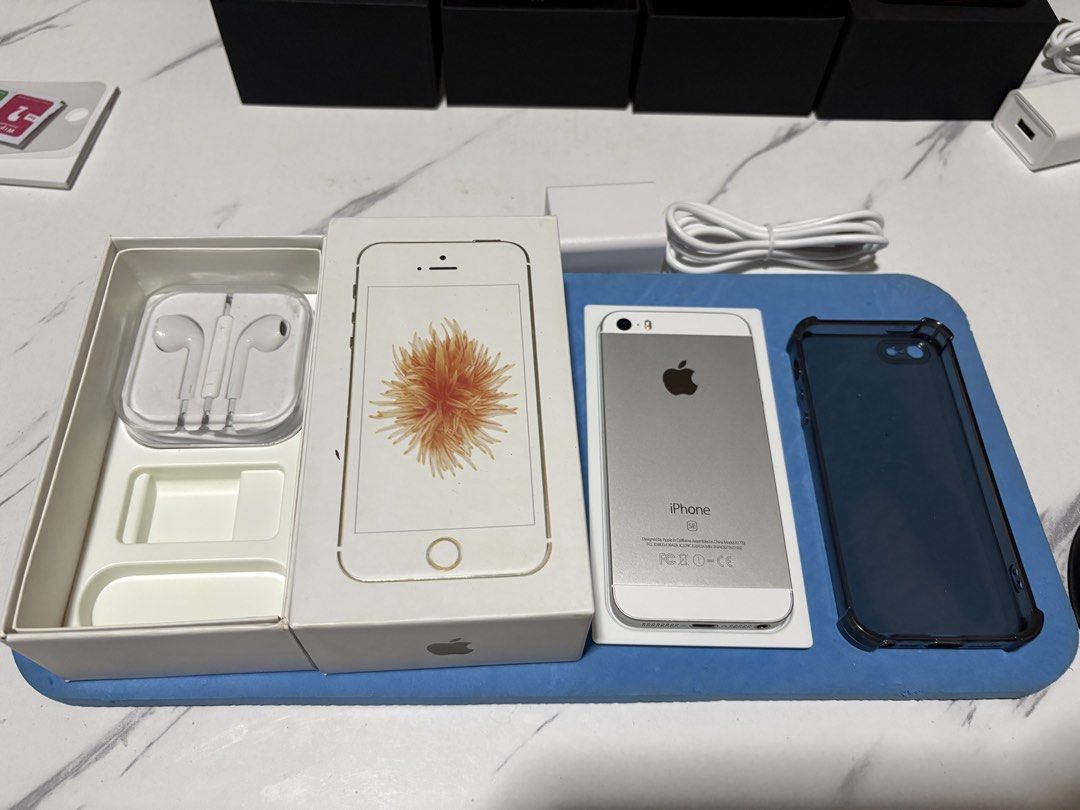 Iphone Se 1st Gen 128gb (Category: Others) located in Quezon City. Submitted by shawi_08 (Listing ID 1438846274, Image 2). Description: iPhone SE 128gb Unlock Sale😱😱😍🔥 90-95% smooth 128gb ₱5000 90% No Fingerprint ₱5500 90% w/FG 64gb ₱6000 95% No/FG ₱6500 95% w/FG simcard ====🍏🍏🍏==== Package: unit case earphone cord✅ Pre order units✅ 7days arrival Needs DP Colors Available : Rosegold / Silver / Space Gray No Issue! Working Everything Freebi