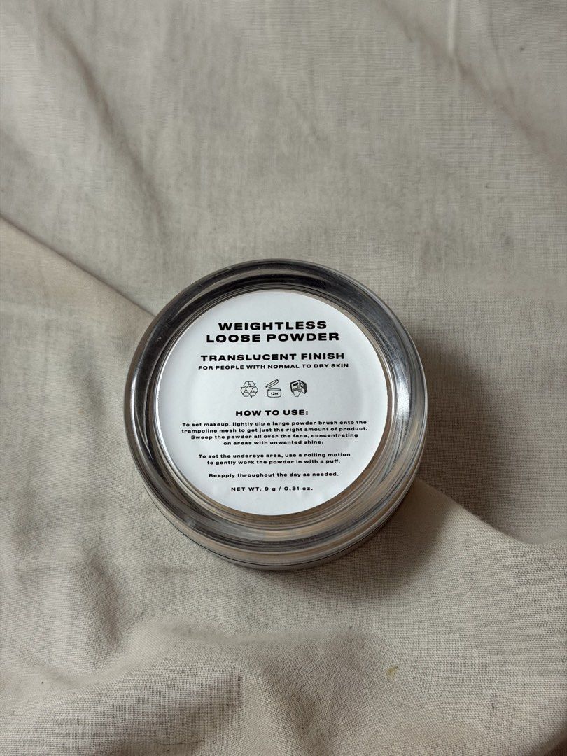 Issy & Co. Weightless Loose Powder (Category: Makeup) located in Makati City. Submitted by iamruka (Listing ID 1438844085, Image 3). Description: loc: makati mod: lalamove/j&t ISSY Weightless Loose Powder (Translucent) - Perfect for normal to dry skin - Sets makeup for a flawless finish - Comes with a convenient sifter and mirror - Net weight: 9g / 0.31 oz - Can be reapplied throughout the day.