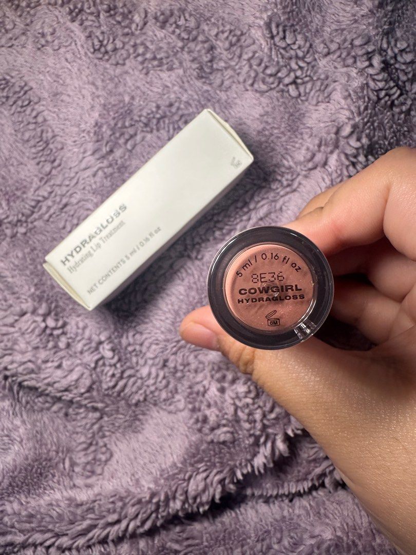 Issy Hydragloss (Category: Makeup) located in Batangas. Submitted by sacdepixie (Listing ID 1438838499, Image 2). Description: Issy Hydragloss Hydrating Lip Treatment - Shade: Cowgirl - Swatched once only > 250 php 🏷️ local brand ph th us makeup beautyph.