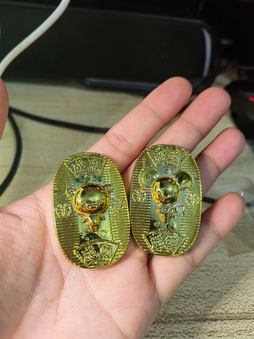 Japanese-style lucky charm (Category: Other Accessories) located in Cebu City. Submitted by dudes_villanueva (Listing ID 1438795088, Image 1). Description: Japanese-style lucky charm 📌 modeled after a traditional Koban (oval gold coin). It is embossed with a stylized character resembling a bear and mouse, inscribed with specific text to invite good fortune..