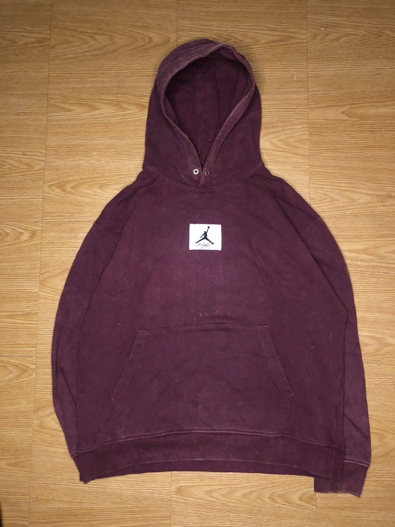 Jordan Flight Hoodie XXL (Category: Coats, Jackets and Outerwear) located in Quezon City. Submitted by yeahsource222 (Listing ID 1438749980, Image 1). Description: - Maroon Jordan Flight hoodie - Size: XXL - Features a front pocket and hood with drawstrings - Jordan logo on the front - Made in China - Faded appearance.