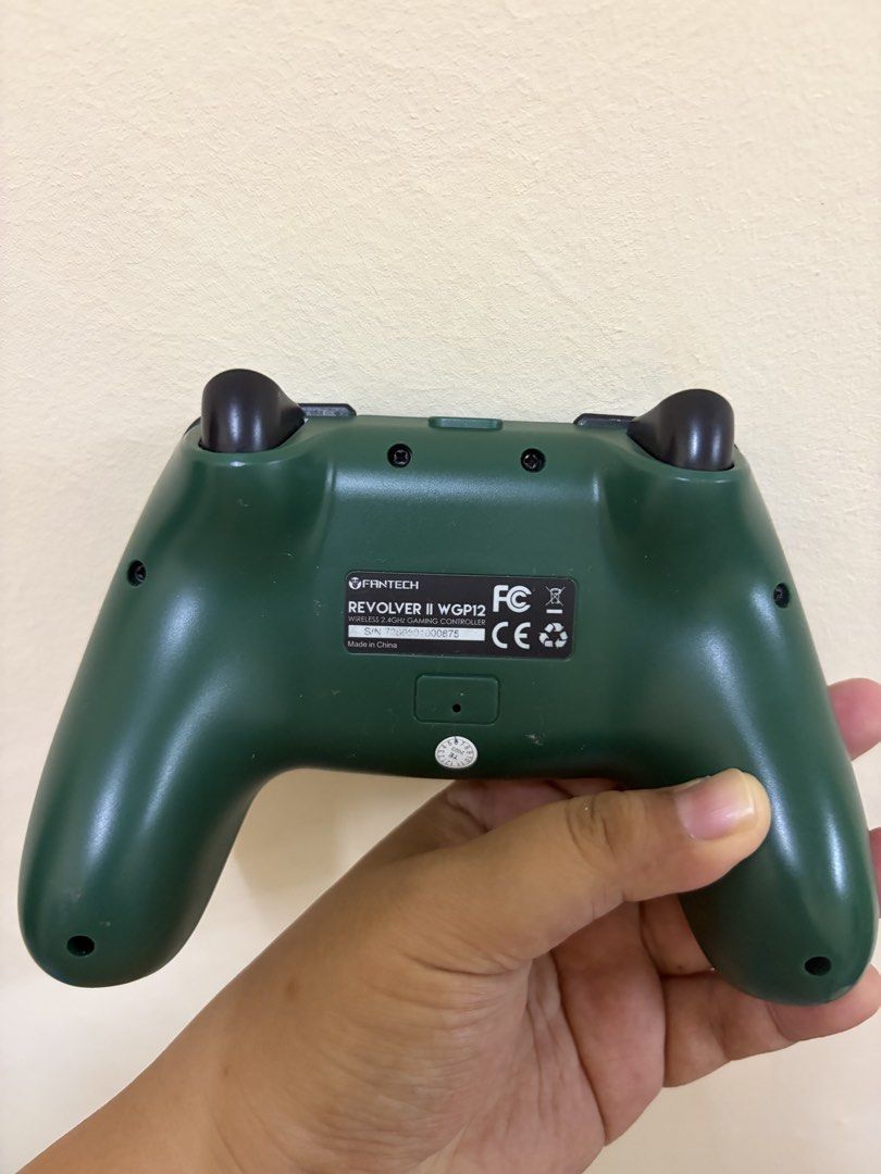 Joystick controller (Category: Controllers) located in Sungai Udang. Submitted by olk.my (Listing ID 1438814410, Image 2). Description: .