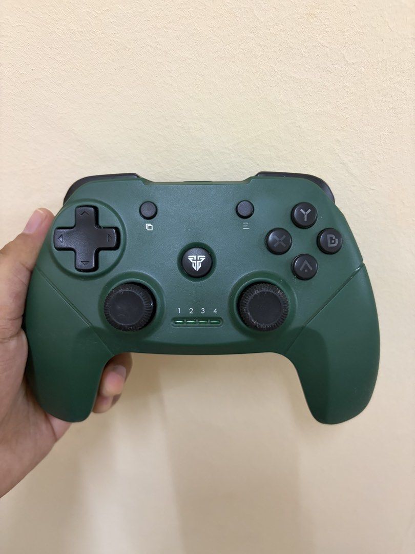 Joystick controller (Category: Controllers) located in Sungai Udang. Submitted by olk.my (Listing ID 1438814410, Image 1). Description: .