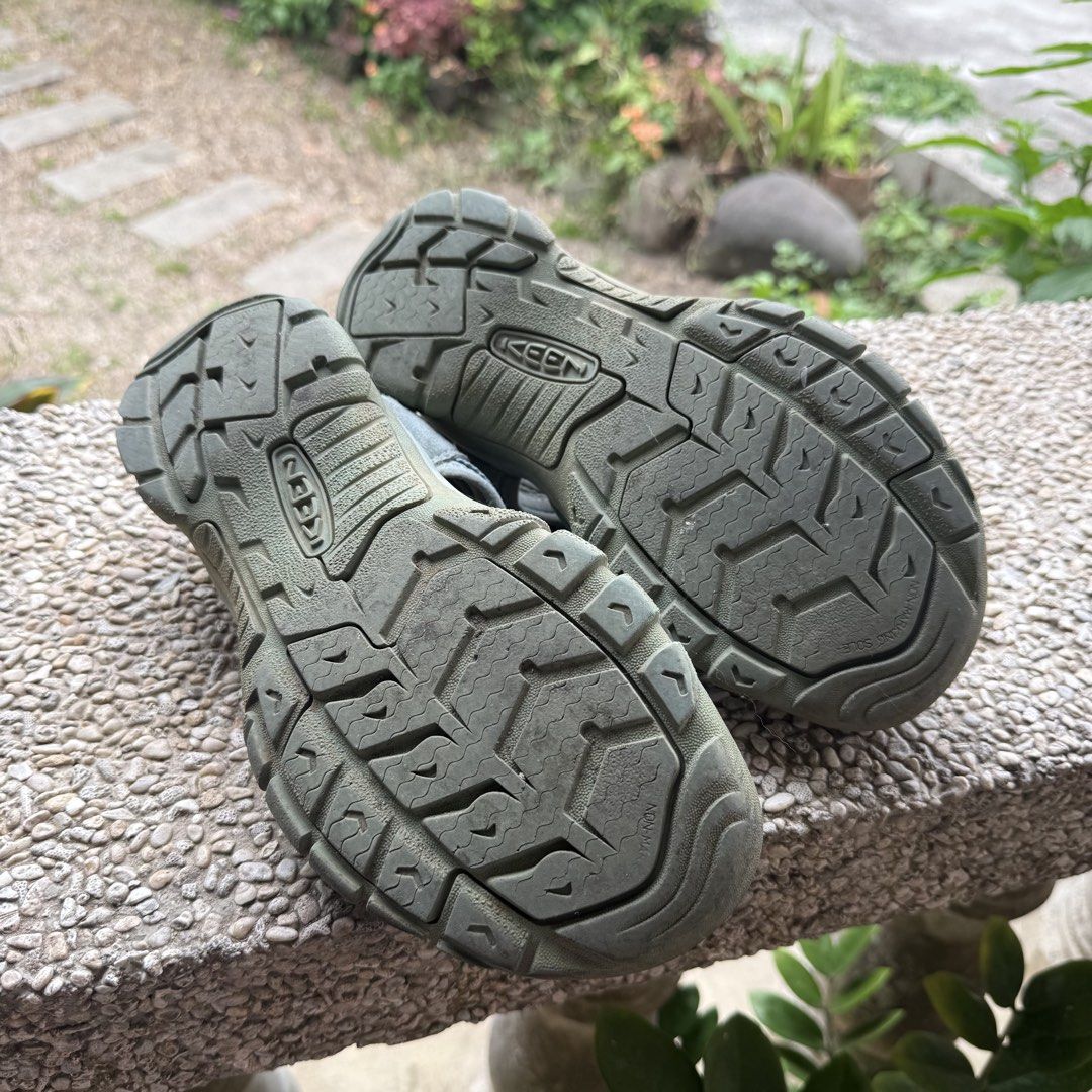 Keen Newport H2 Sandals (Category: Sandals) located in Los Banos. Submitted by mercadoina (Listing ID 1438698981, Image 3). Description: - Keen Newport H2 sandals - Color: Grey-green - Closed-toe design - Adjustable bungee lacing - Shows some wear on soles - Overall structure intact - Keen logo present - Perfect for outdoor activities.