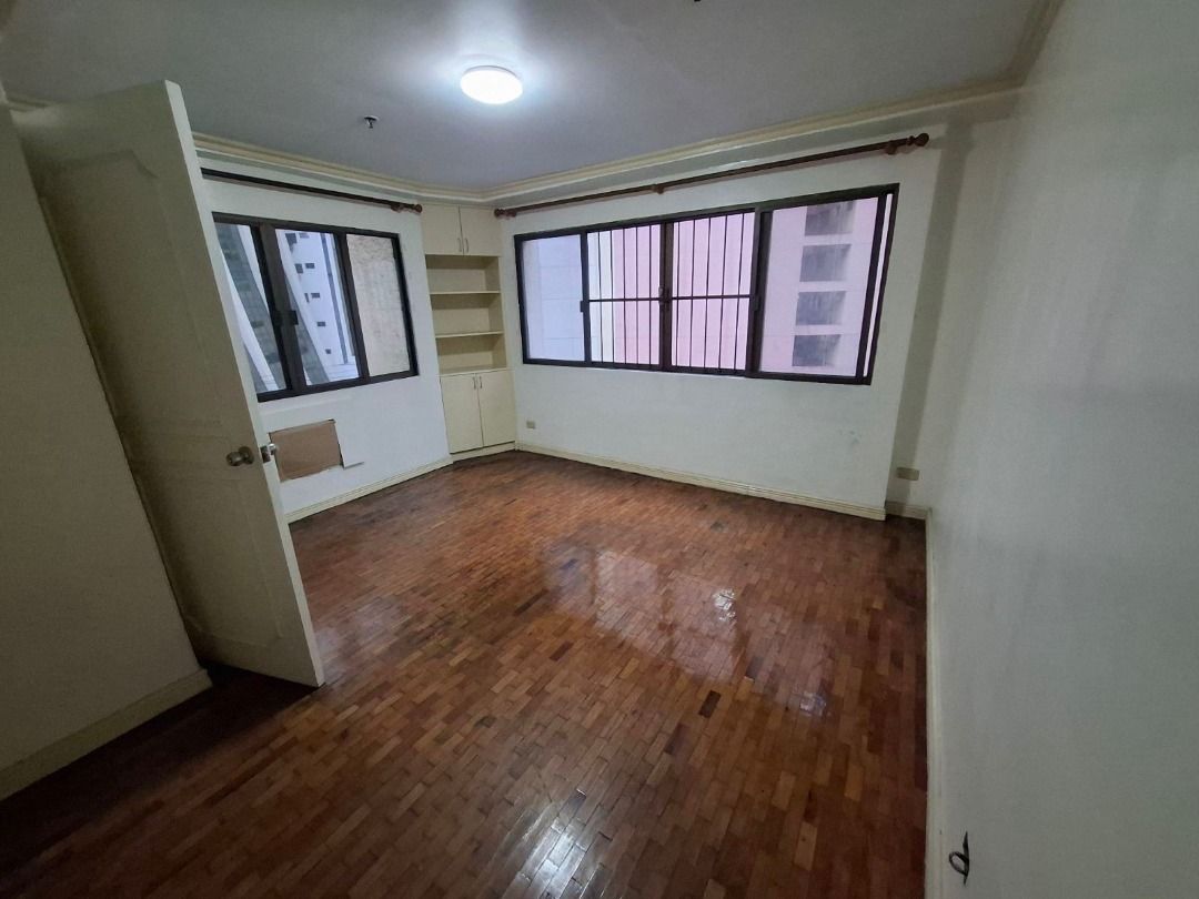 LE GRAND CONDOMINIUM FOR SALE (Category: Apartments & Condos) located in Makati City. Submitted by bea.09178980998 (Listing ID 1438714665, Image 2). Description: 🔥🍃 Le Grand Condominium- 6th Floor Valero St., Salcedo Village, Makati 📍For Sale - P 20,000,000 Gross Negotiable Direct: Yes # of BR: 2 # of TB: 2 Maid’s room with own T&B Floor area: 135 sqm Parking: 1 Remarks: ✔Clean title ✔As is, where is For viewing and inquiries: Bea Cortez PRC R