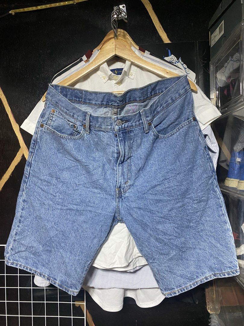Levi's 505 Denim Shorts W36 (Category: Shorts) located in San Pedro. Submitted by raprap.monte (Listing ID 1438829195, Image 2). Description: - Authentic Levi's 505 denim shorts - Light blue wash - Size: W36 - Classic Levi's red tab and stitching - Made of denim.