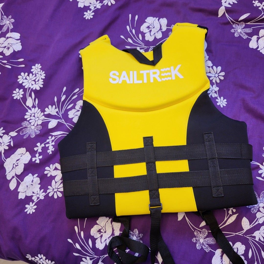 Life jacket （分類：運動與體育 - 水上活動）位於 Hong Kong。 由 sally201700 提交（商品編號 1438796721，圖片 2）。簡介： size medium life jacket。
