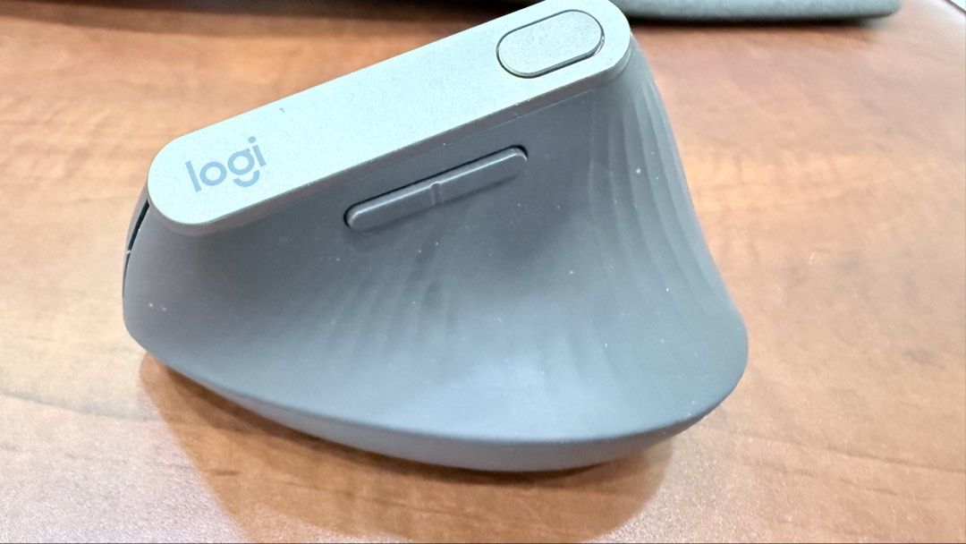 Logitech MX Vertical Ergonomic Mouse458240730229657601