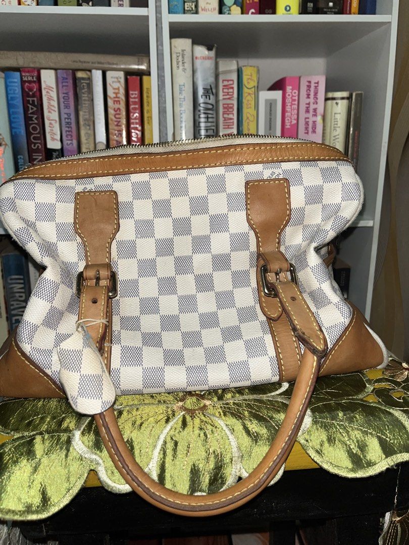 Louis Vuitton bag (preloved) (Category: Luxury Bags & Wallets) located in Magalang. Submitted by kdotpreloved (Listing ID 1438716593, Image 3). Description: - Has signs of usage - Price is negotiable - Can send pics, vids, and even do a video call so you can check the item. .
