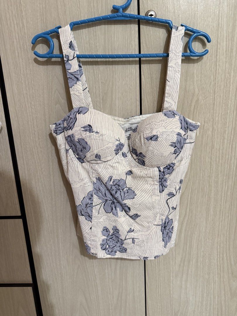 Love Bonito Janet Padded Bustier (Category: Blouses) located in Malasiqui. Submitted by hihellow101 (Listing ID 1438715785, Image 3). Description: .