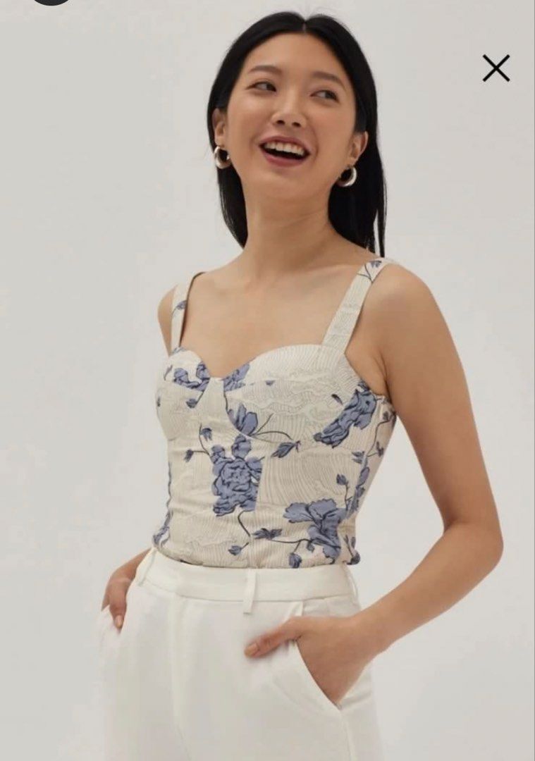 Love Bonito Janet Padded Bustier (Category: Blouses) located in Malasiqui. Submitted by hihellow101 (Listing ID 1438715785, Image 2). Description: .