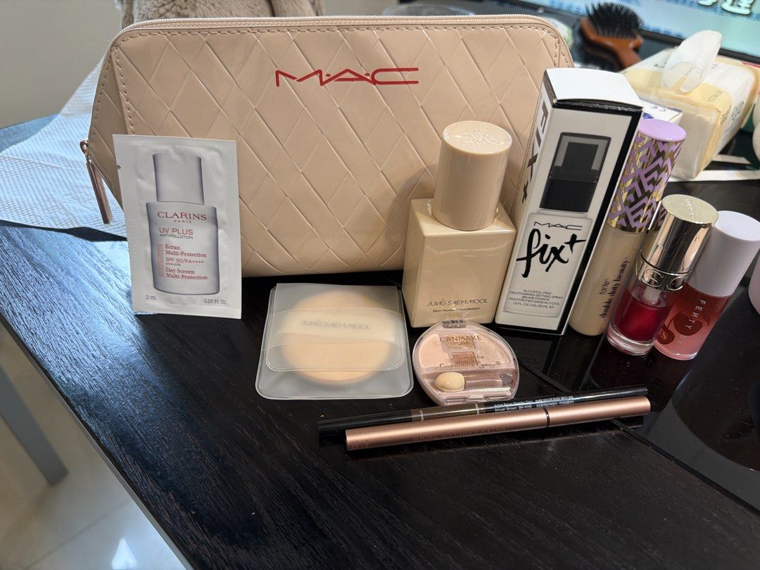 Makeup set （分類：化妝品）位於 Hong Kong。 由 anglelee013 提交（商品編號 1438778511，圖片 1）。簡介： 。