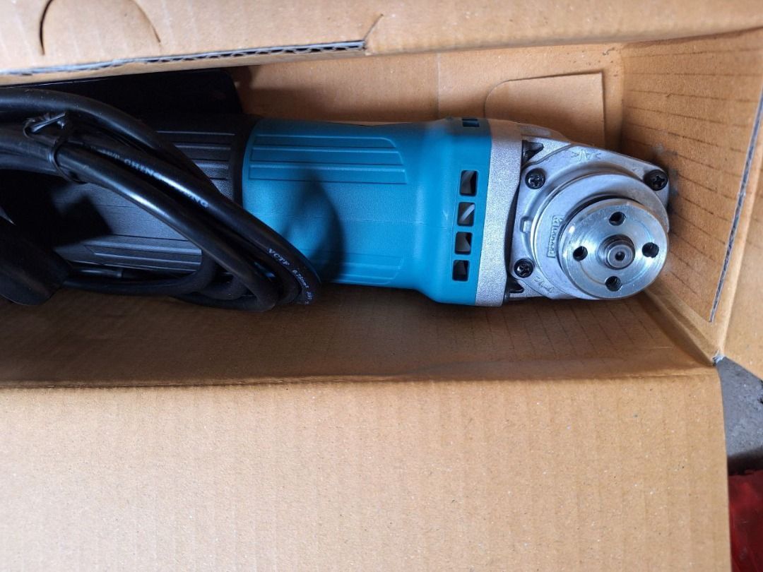 Makita Grinder Specs: 4", M0910B (Category: Everything Else Others) located in Manila. Submitted by joeyroque09 (Listing ID 1438782447, Image 2). Description: Makita Grinder Specs: 4", M0910B Price: 2900.