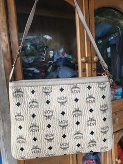 (Category: ) located in . Submitted by lynpreloved04 (Listing ID 1438781450, Image 1). Description: .