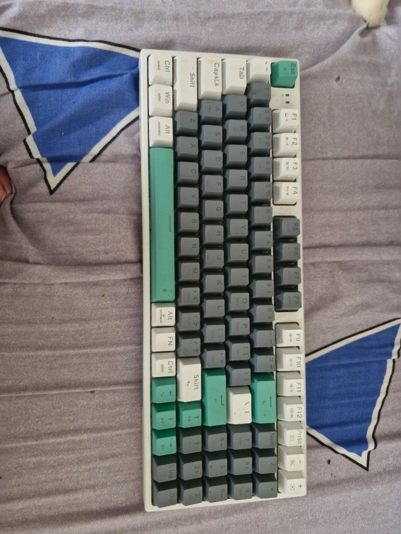 Mechanical Keyboard - White and Grey458258239729192960