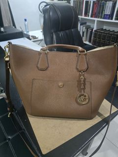 (Category: ) located in . Submitted by rcloset___ (Listing ID 1438716575, Image 1). Description: .