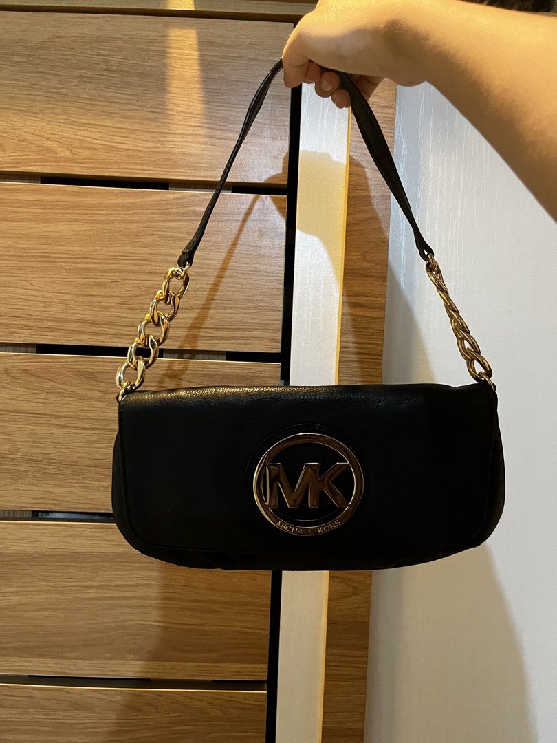 [SOLD] Michael kors jet set black leather shoulder bag (Category: Luxury Bags & Wallets) located in Manila. Submitted by shopthevintage (Listing ID 1438806119, Image 1). Description: Halos brandnew Never used No issues From us pm for more details .