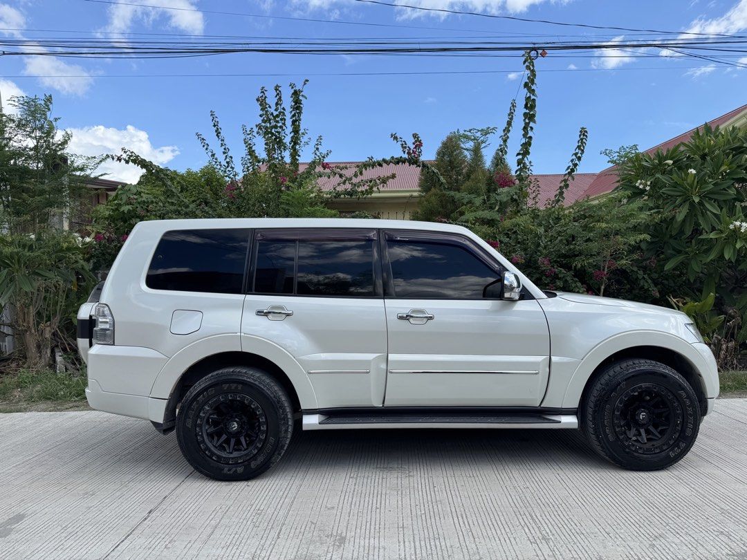 Mitsubishi Pajero GLS 3.2 Di-D Auto (Category: Used Cars) located in Davao. Submitted by shocking.bargains (Listing ID 1438697827, Image 3). Description: Mitsubishi Pajero GLS 3.2 Di-D.