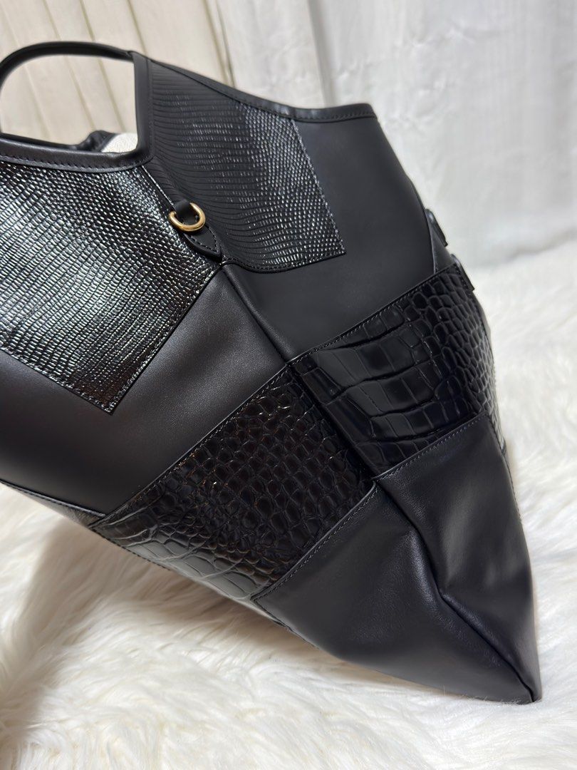 Miu miu ivy leather tote (Category: Luxury Bags & Wallets) located in Manila. Submitted by shoulderfashion (Listing ID 1438798704, Image 3). Description: .