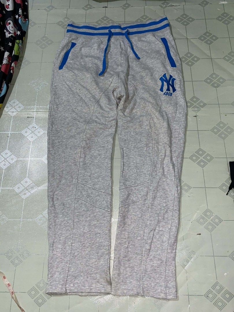 MLB New York Yankees Sweatpants Size 32 (Category: Joggers) located in Zamboanga. Submitted by grizzly22 (Listing ID 1438747506, Image 1). Description: 32-40x39.5 Excellent condition Complete tags(Off/Legit) No issue .