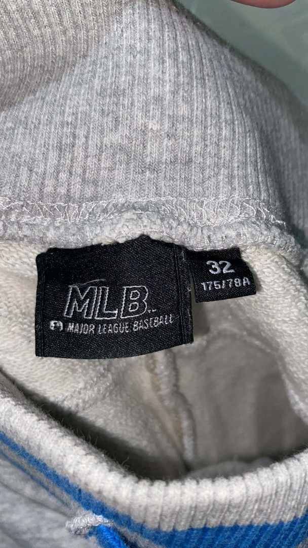 MLB New York Yankees Sweatpants Size 32 (Category: Joggers) located in Zamboanga. Submitted by grizzly22 (Listing ID 1438747506, Image 3). Description: 32-40x39.5 Excellent condition Complete tags(Off/Legit) No issue .