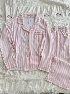 (Category: ) located in . Submitted by clothes_rack (Listing ID 1438862102, Image 1). Description: .