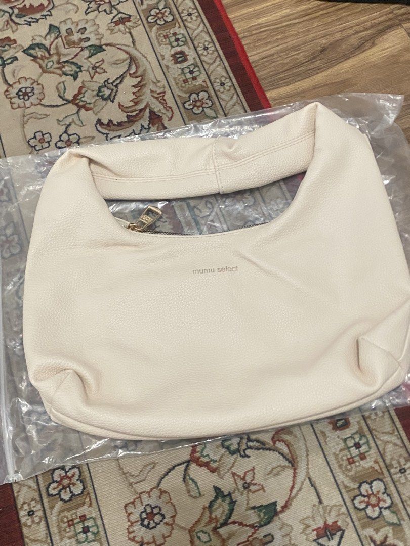 MUMU SELECT SMALL HOBO (Category: Shoulder Bags) located in Manila. Submitted by noom_child (Listing ID 1438834772, Image 1). Description: cream small mumu select hobo bag ✨no flaws!! perfect na perfect.