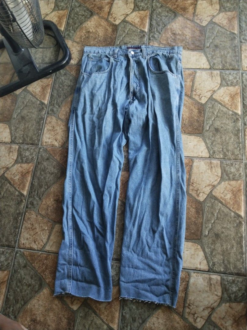 New Deal skateboards pants (Category: Jeans) located in Legazpi City. Submitted by genobecollectives (Listing ID 1438696543, Image 1). Description: New Deal skateboards pants 700 free ship - Size: 34L 41 length 8 leg opening - Cut: Straight leg - Material: 100% cotton - Features: Five-pocket design, button and zipper closure - Details: New Deal tag on back pocket.