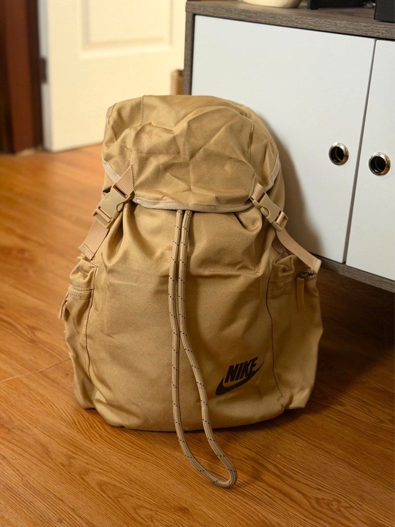 Nike Heritage Rucksack (Category: Backpacks) located in Manila. Submitted by YSABELLE_MARGARETTE (Listing ID 1438803935, Image 3). Description: 𝗛𝗲𝗿𝗶𝘁𝗮𝗴𝗲 𝗥𝘂𝗰𝗸𝘀𝗮𝗰𝗸 • 25L 🎒 size: 43cm x 31cm × 15cm 💻 Fits up to 15” laptop Padded back & shoulder straps Perfect for school, work, gym, travel & everyday errands ✨ ₱999 only Color: black | white | khaki | purple | gray.