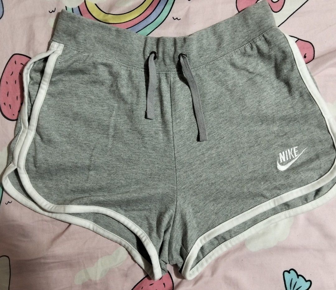Nike Small Shorts Size 26-28 (Category: Shorts) located in Bustos. Submitted by rosetp28 (Listing ID 1438799012, Image 1). Description: Size Small Waistline 26-28 inches Length: 10.5 inches GCash payment Free shipping fee Thanks po..