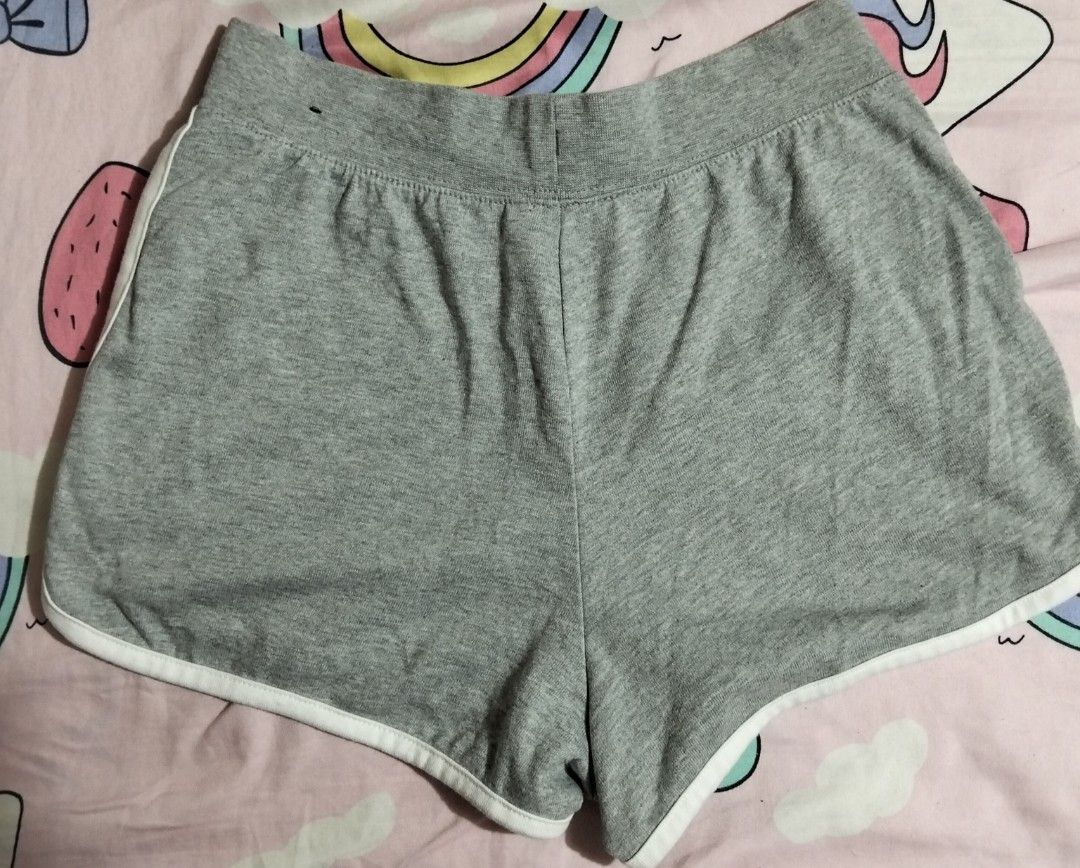 Nike Small Shorts Size 26-28 (Category: Shorts) located in Bustos. Submitted by rosetp28 (Listing ID 1438799012, Image 3). Description: Size Small Waistline 26-28 inches Length: 10.5 inches GCash payment Free shipping fee Thanks po..