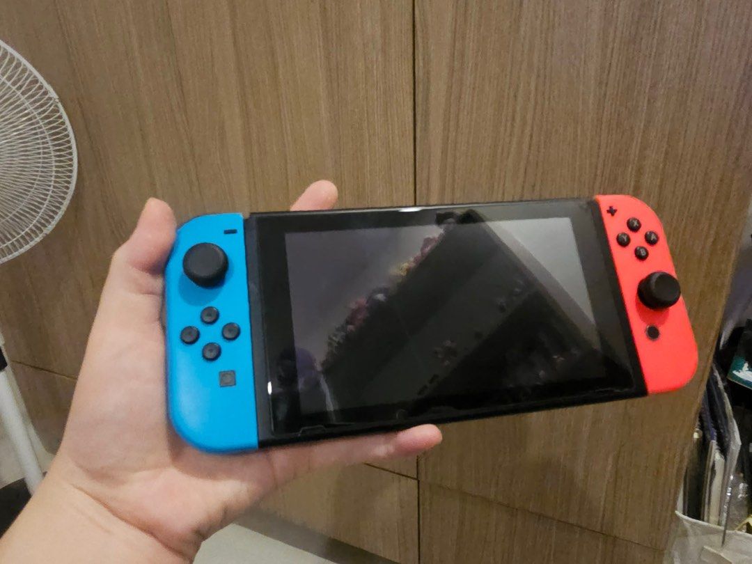 Nintendo Switch Console with Accessories (Category: Nintendo) located in Quezon City. Submitted by pafey (Listing ID 1438827206, Image 2). Description: Nintendo switch 1, May case n tempered, memory card na, slight damage/little dents on the side pero di nman halata, dm for more info, buyer will shoulder sf Will come with freebies Rfs: need of funds.