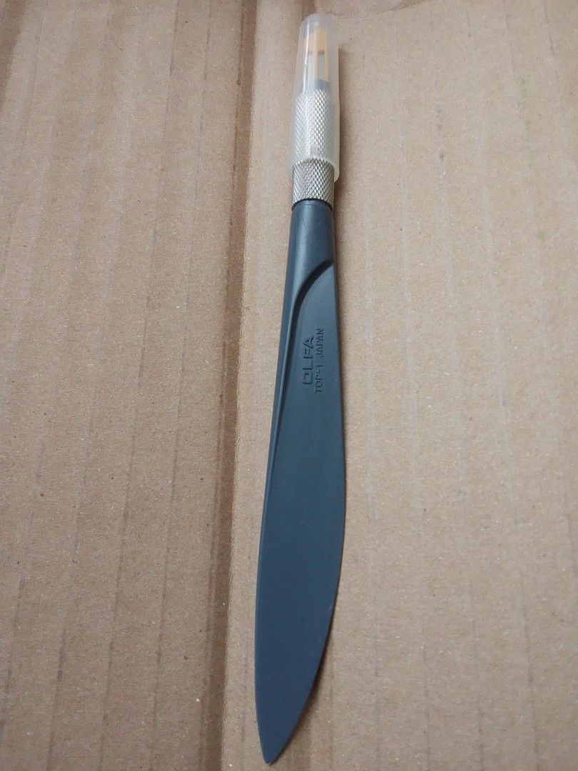 OLFA Craft Knife (Category: Knives & Chopping Boards) located in Santa Rosa. Submitted by animemerchcollection (Listing ID 1438770162, Image 1). Description: - OLFA craft knife, unused - Gray handle - Silver grip - Includes clear blade cap - Ideal for various crafting and cutting tasks.